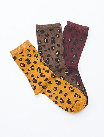 Meias com padrão 'leopardo'