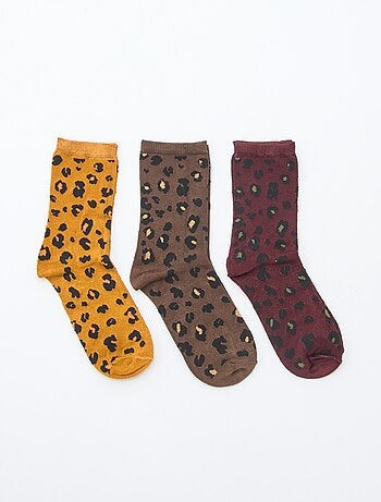 Meias com padrão 'leopardo'