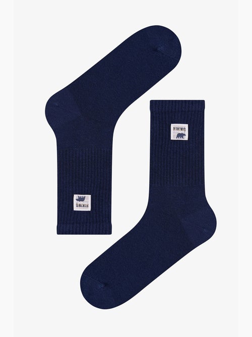 Meias masculinas cano médio com estampa slogan dual shade, 2 pares penti - Kiabi Meias masculinas cano médio com estampa slogan dual shade, 2 pares penti - Kiabi