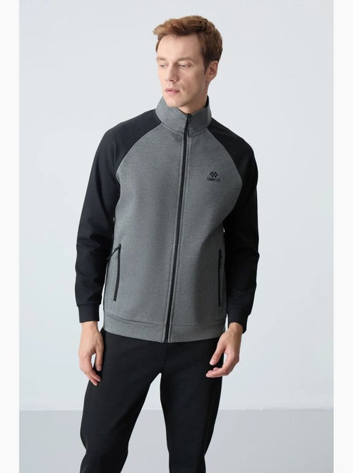 Men's conjunto active em malha com blocos de cor tommy - Kiabi Men's conjunto active em malha com blocos de cor tommy - Kiabi