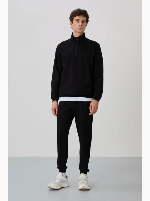 Men's conjunto de sweatshirt com fecho de correr frontal e calças tommy - Kiabi Men's conjunto de sweatshirt com fecho de correr frontal e calças tommy - Kiabi