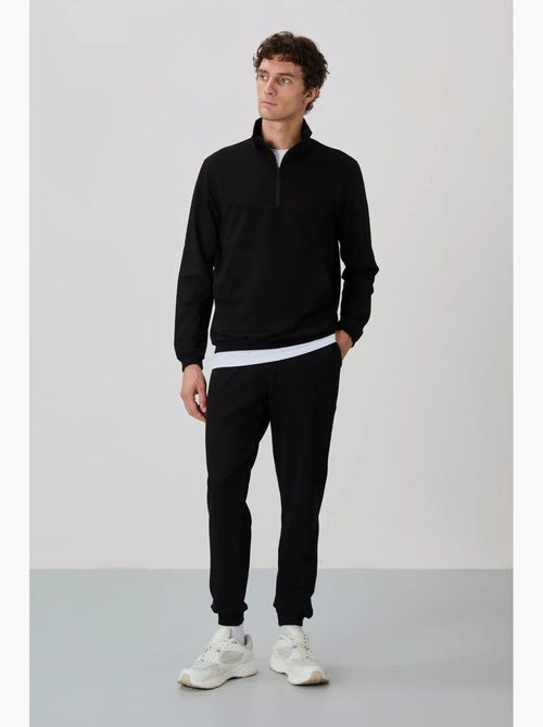 Men's conjunto de sweatshirt com fecho de correr frontal e calças tommy - Kiabi Men's conjunto de sweatshirt com fecho de correr frontal e calças tommy - Kiabi