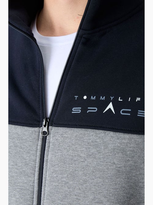 Men's conjunto de sweatshirt com fecho e calças color block tommy - Kiabi Men's conjunto de sweatshirt com fecho e calças color block tommy - Kiabi