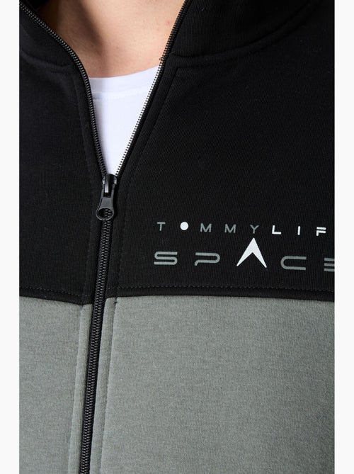 Men's conjunto de sweatshirt com fecho e calças color block tommy - Kiabi Men's conjunto de sweatshirt com fecho e calças color block tommy - Kiabi