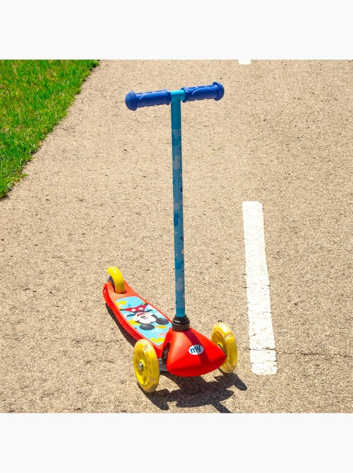 Mickey patinete de 3 rodas 55x23x68 cm máx. 20 kg com luzes e freios - Kiabi Mickey patinete de 3 rodas 55x23x68 cm máx. 20 kg com luzes e freios - Kiabi