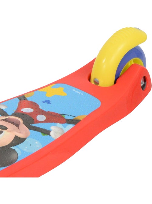 Mickey patinete de 3 rodas 55x23x68 cm máx. 20 kg com luzes e freios - Kiabi Mickey patinete de 3 rodas 55x23x68 cm máx. 20 kg com luzes e freios - Kiabi