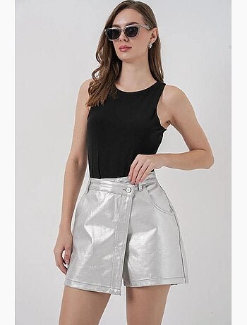 Mini skort em tecido metalizado de cintura subida com fecho de botão bdart
