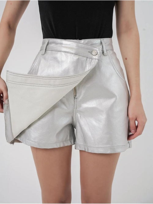 Mini skort em tecido metalizado de cintura subida com fecho de botão bdart - Kiabi Mini skort em tecido metalizado de cintura subida com fecho de botão bdart - Kiabi