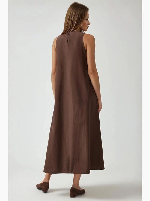 Mixray collection vestido maxi em a com decote redondo e sem mangas hiccup - Kiabi Mixray collection vestido maxi em a com decote redondo e sem mangas hiccup - Kiabi