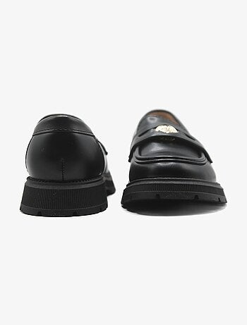 Mocassins alça cruzada