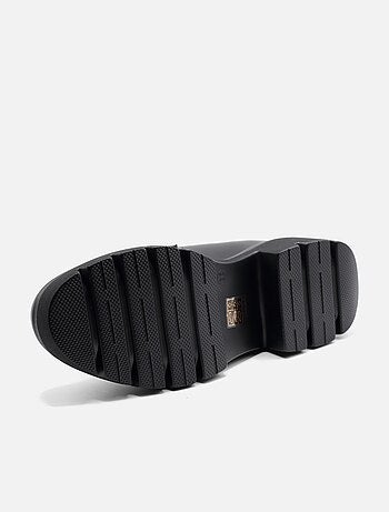 Mocassins alça cruzada