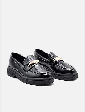 Mocassins com acabamento brilhante