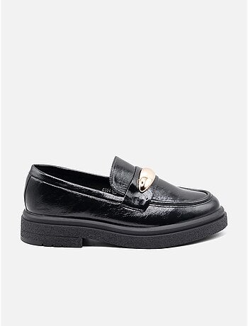 Mocassins com acabamento brilhante