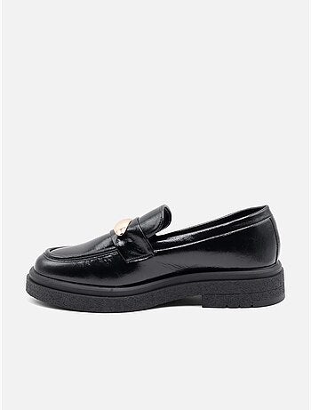 Mocassins com acabamento brilhante