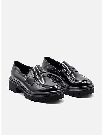 Mocassins com acabamento brilhante