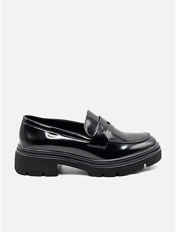 Mocassins com acabamento brilhante