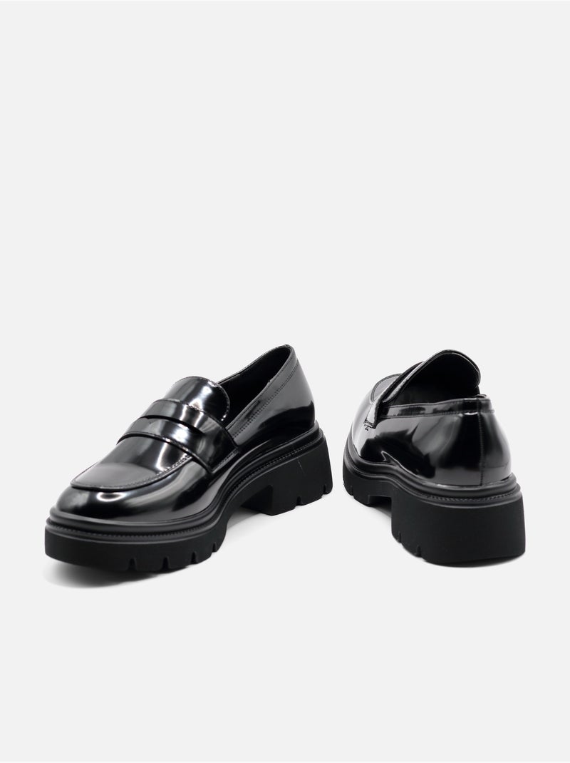 Mocassins com acabamento brilhante Preto - Kiabi