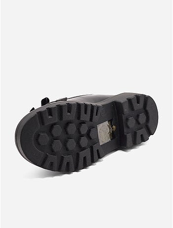 Mocassins com acabamento brilhante