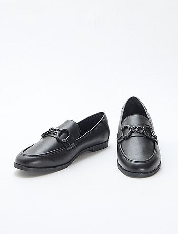 Mocassins com corrente