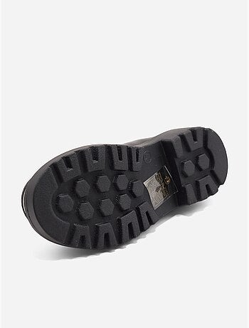 Mocassins com detalhes em strass