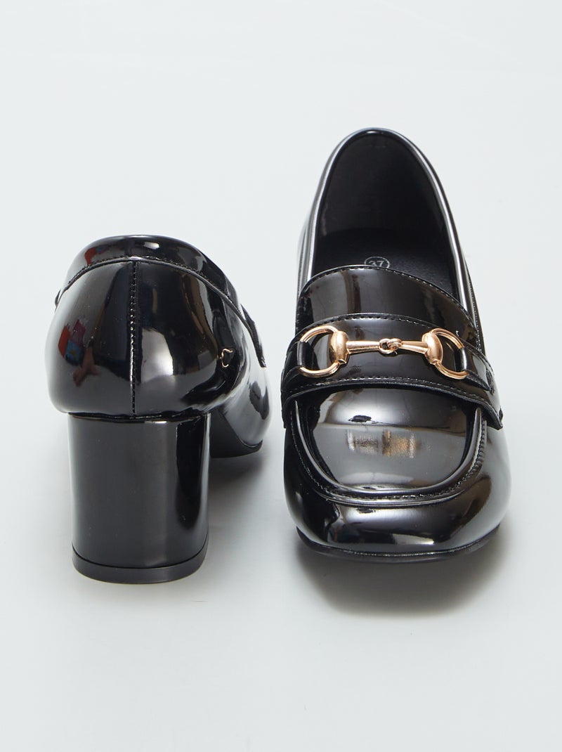 Mocassins envernizados com salto PRETO - Kiabi