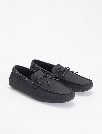 Mocassins lisos em camurça sintética