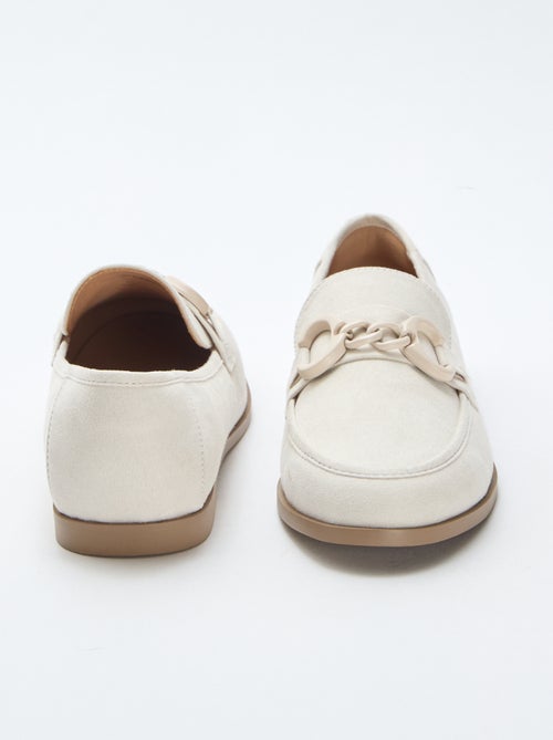 Mocassins tipo camurça com bijuteria decorativa na parte superior - Kiabi