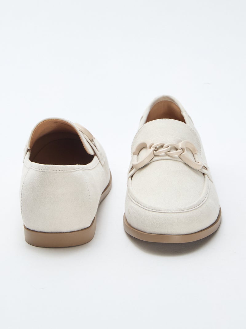 Mocassins tipo camurça com bijuteria decorativa na parte superior Bege - Kiabi