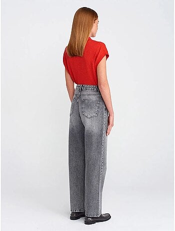 Mom jeans de cintura subida e perna reta dilvin