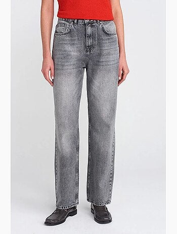 Mom jeans de cintura subida e perna reta dilvin