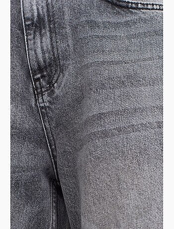 Mom jeans de cintura subida e perna reta dilvin