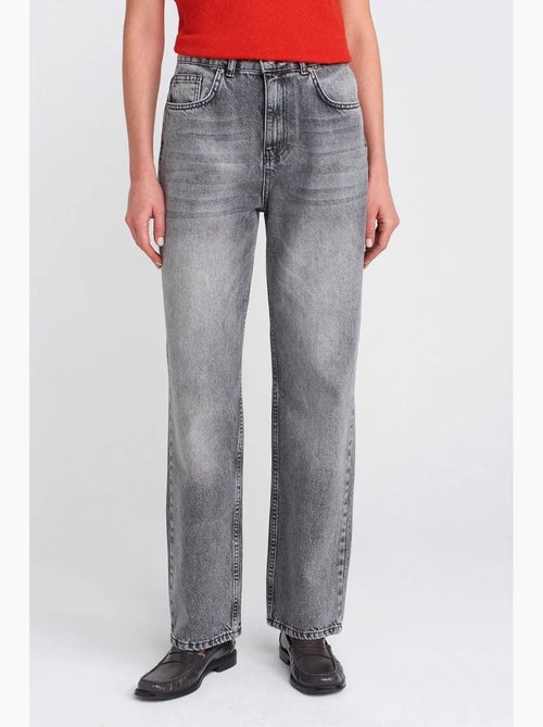 Mom jeans de cintura subida e perna reta dilvin - Kiabi Mom jeans de cintura subida e perna reta dilvin - Kiabi