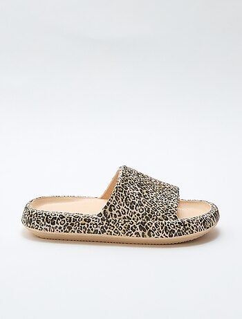 Mule de piscina com estampado de leopardo