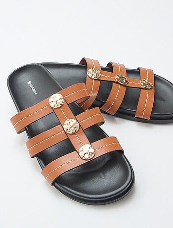 Mules com botões dourados fantasia