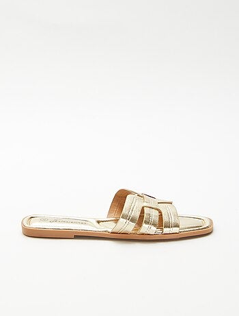 Mules com efeito de pele craquelada