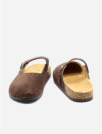 Mules com fivela com tachas
