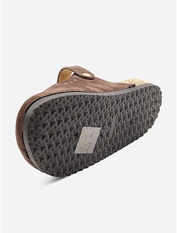 Mules com fivela com tachas