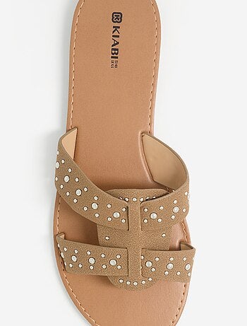 Mules com tiras com tachas