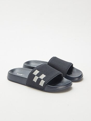 Mules de piscina com tira em mesh