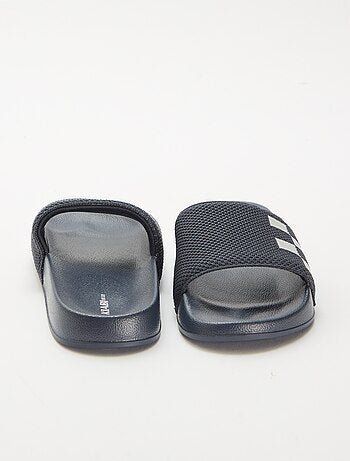 Mules de piscina com tira em mesh