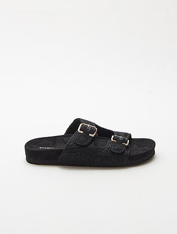Mules de tira dupla em macramé