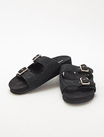 Mules de tira dupla em macramé