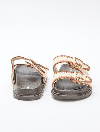 Mules de tiras duplas com fecho de gancho