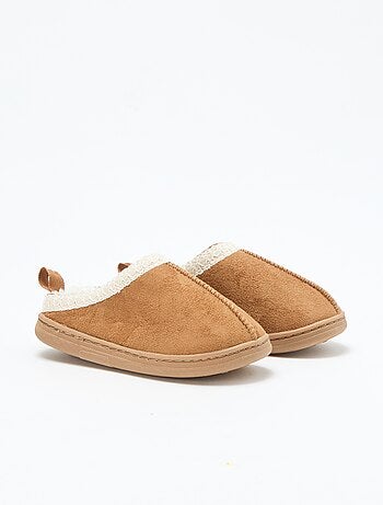 Mules em camurça com detalhe