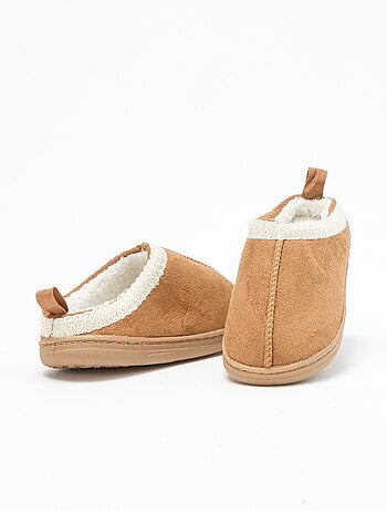 Mules em camurça com detalhe