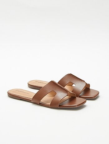Mules em imitação de pele