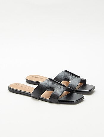 Mules em imitação de pele