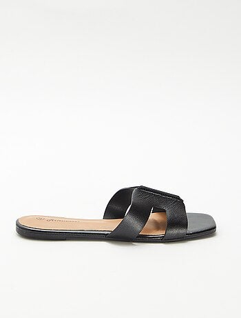 Mules em imitação de pele