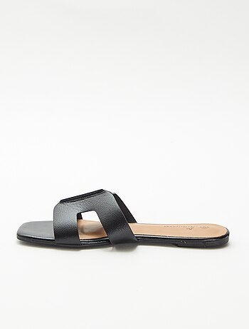 Mules em imitação de pele