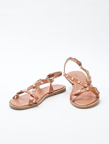 Mules multi-tiras com tachas brilhantes
